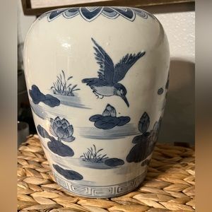 Vintage Chinese Blue & White Porcelain Ginger Jar/Vase